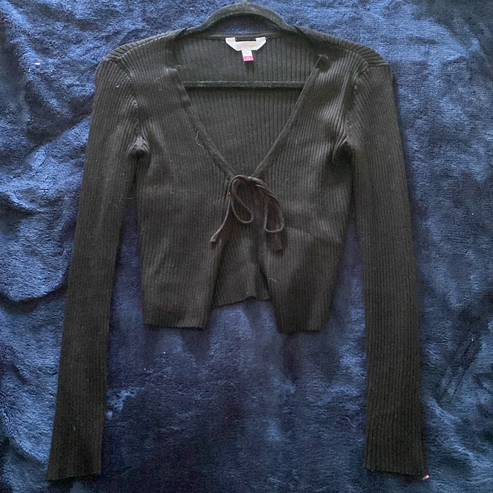 Long sleeve w/ tie in front